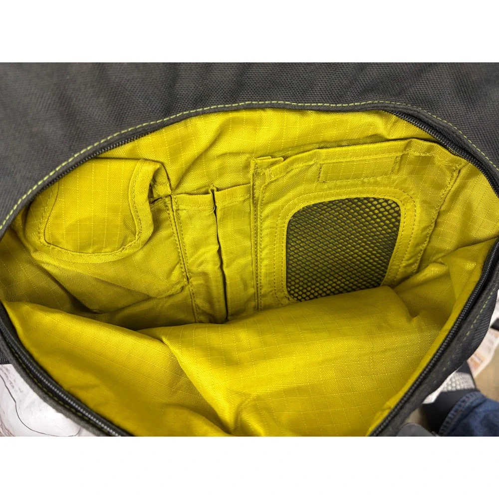 Crumpler Messenger Bag Black Canvas Lime Green Lining Shoulder Bag cheesy chick